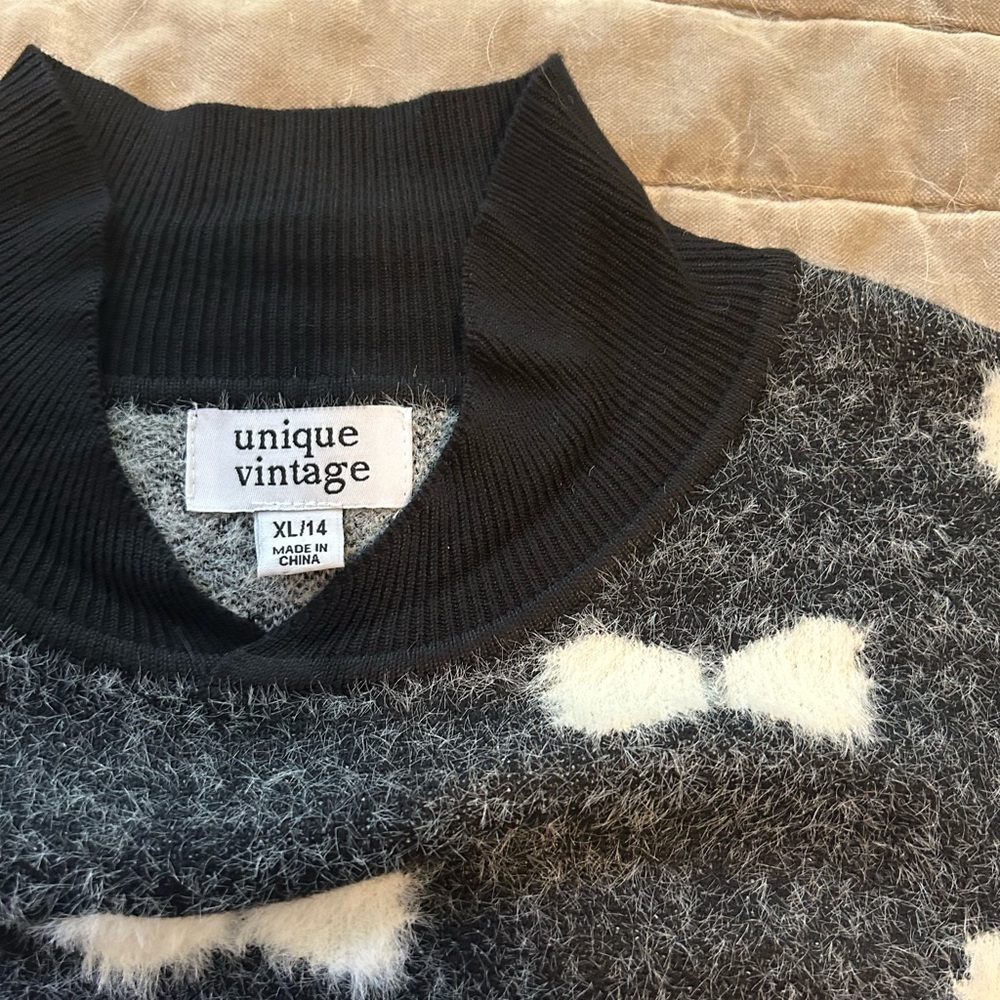 Fuzzy Bow Sweater - Picture 2 of 4